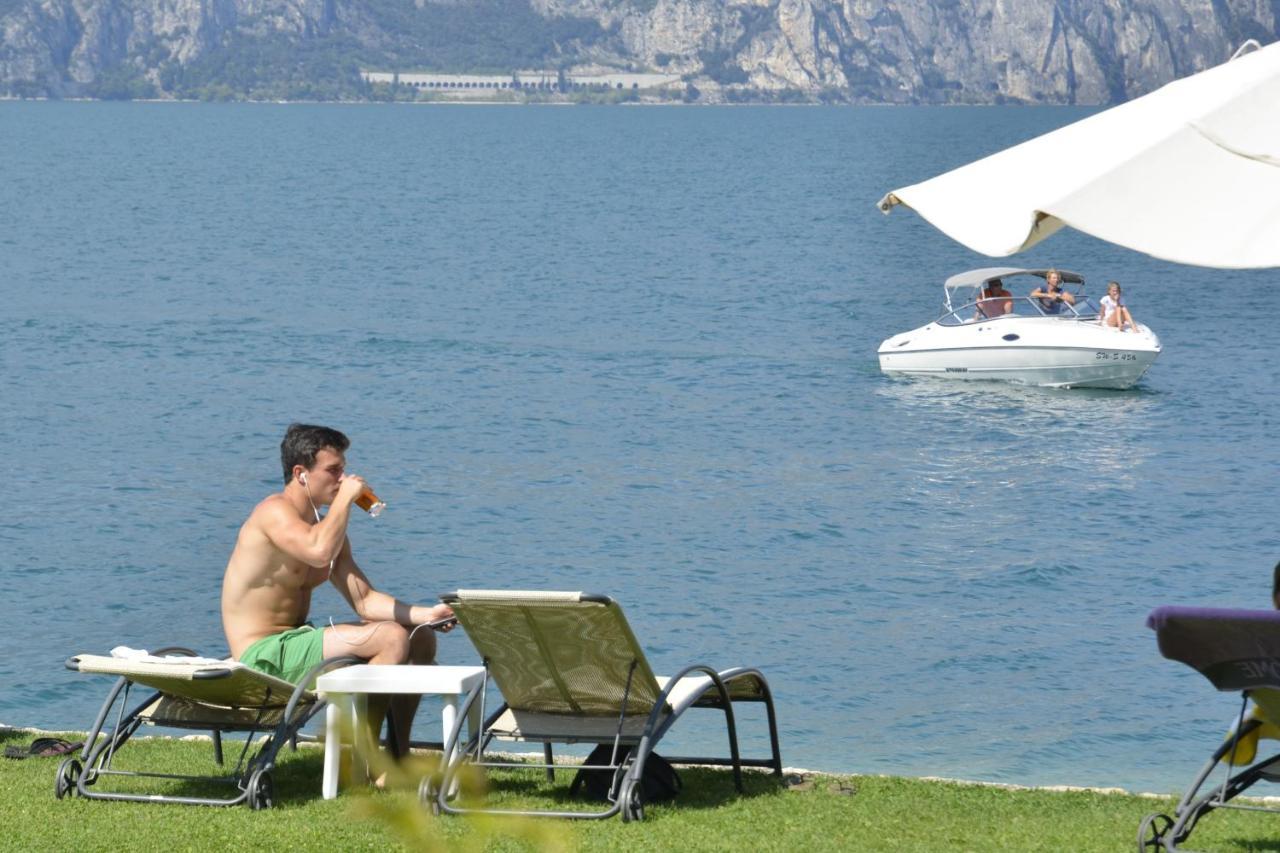 Hotel Du Lac - Relax Attitude Hotel Brenzone sul Garda Exterior photo